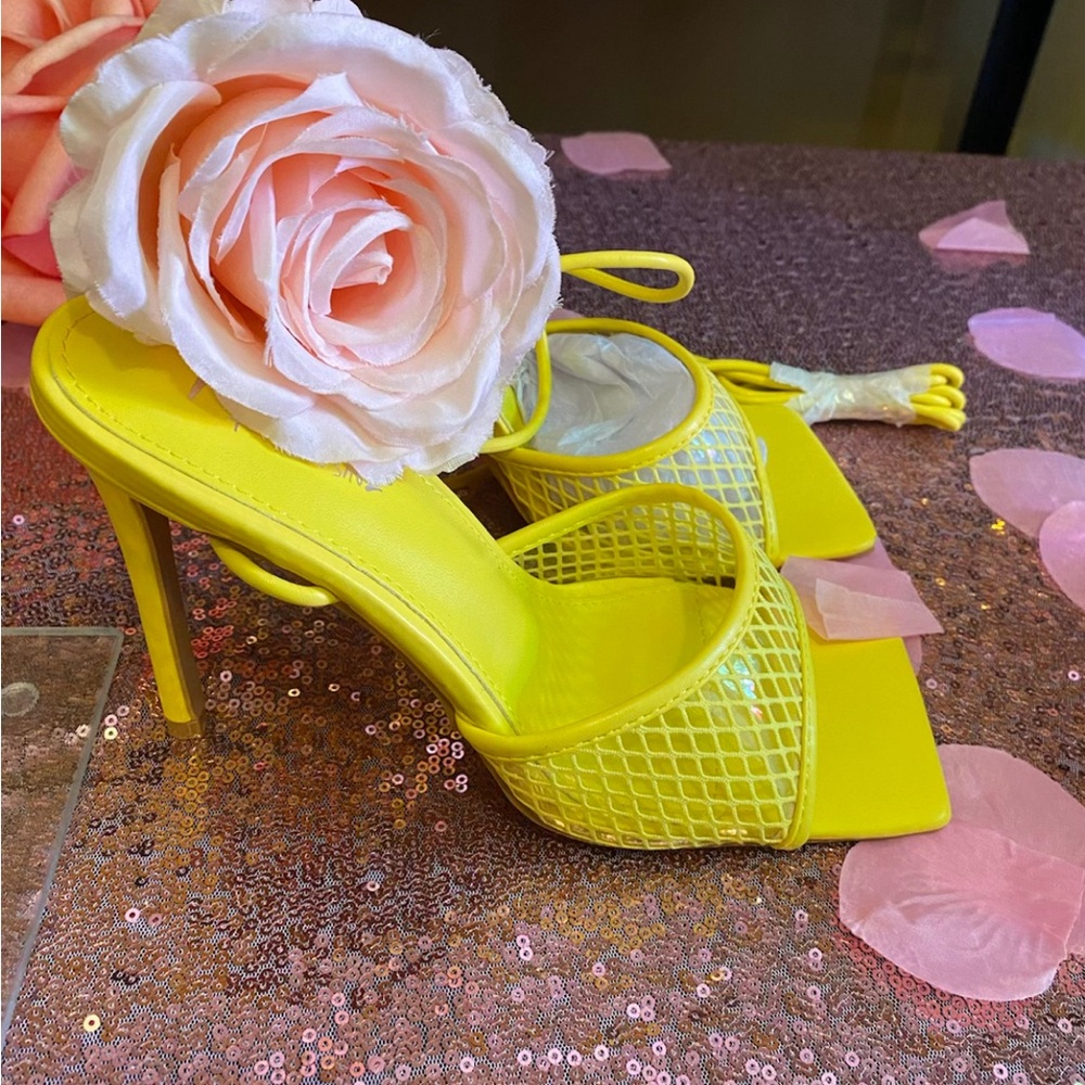 Yellow Sandal Herls